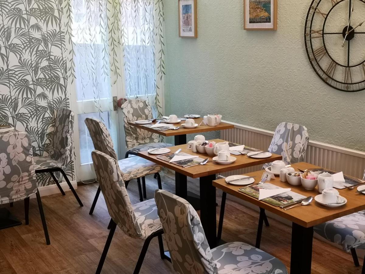 The Phoenix Guest House Скарбъро Екстериор снимка