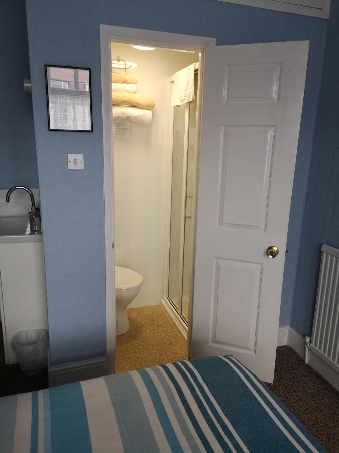 The Phoenix Guest House Скарбъро Екстериор снимка
