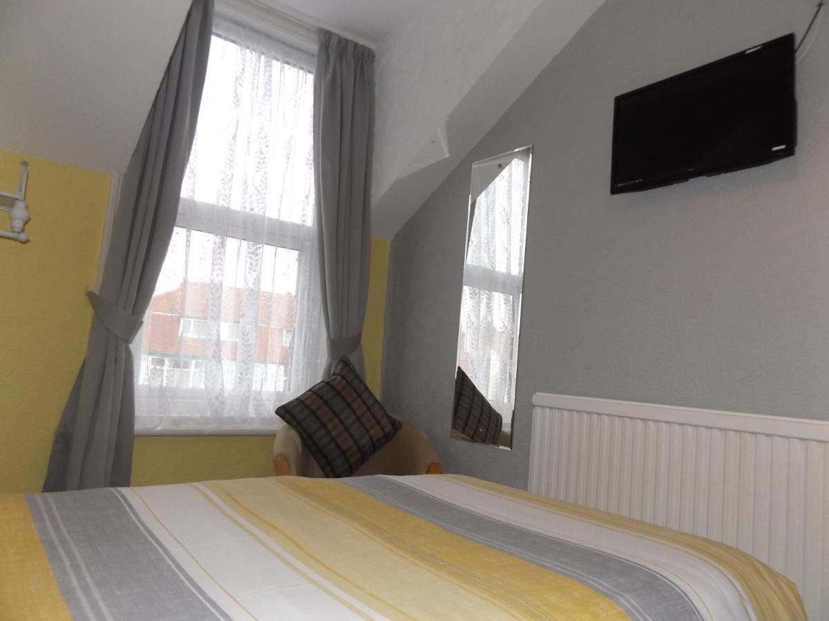 The Phoenix Guest House Скарбъро Екстериор снимка