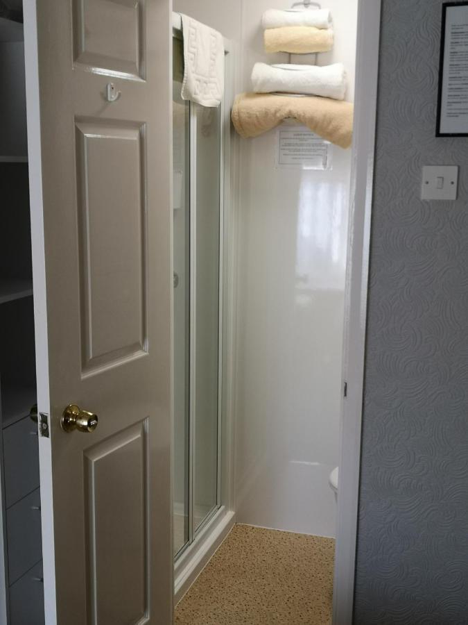 The Phoenix Guest House Скарбъро Екстериор снимка