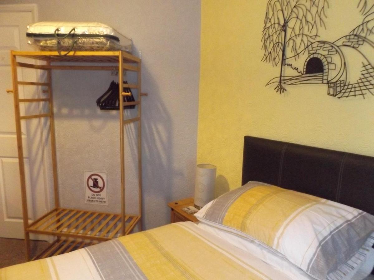 The Phoenix Guest House Скарбъро Екстериор снимка