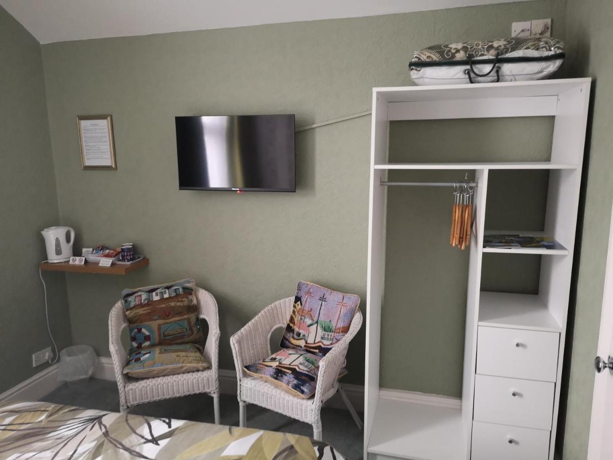 The Phoenix Guest House Скарбъро Екстериор снимка