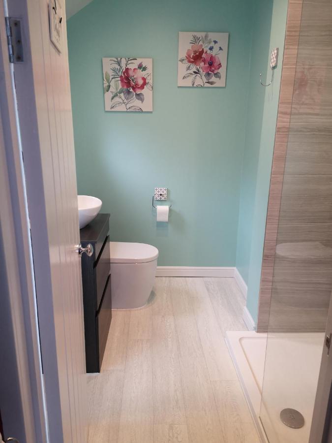 The Phoenix Guest House Скарбъро Екстериор снимка