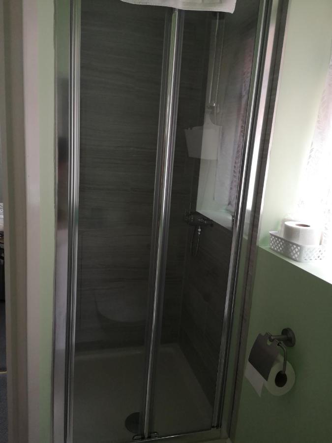 The Phoenix Guest House Скарбъро Екстериор снимка
