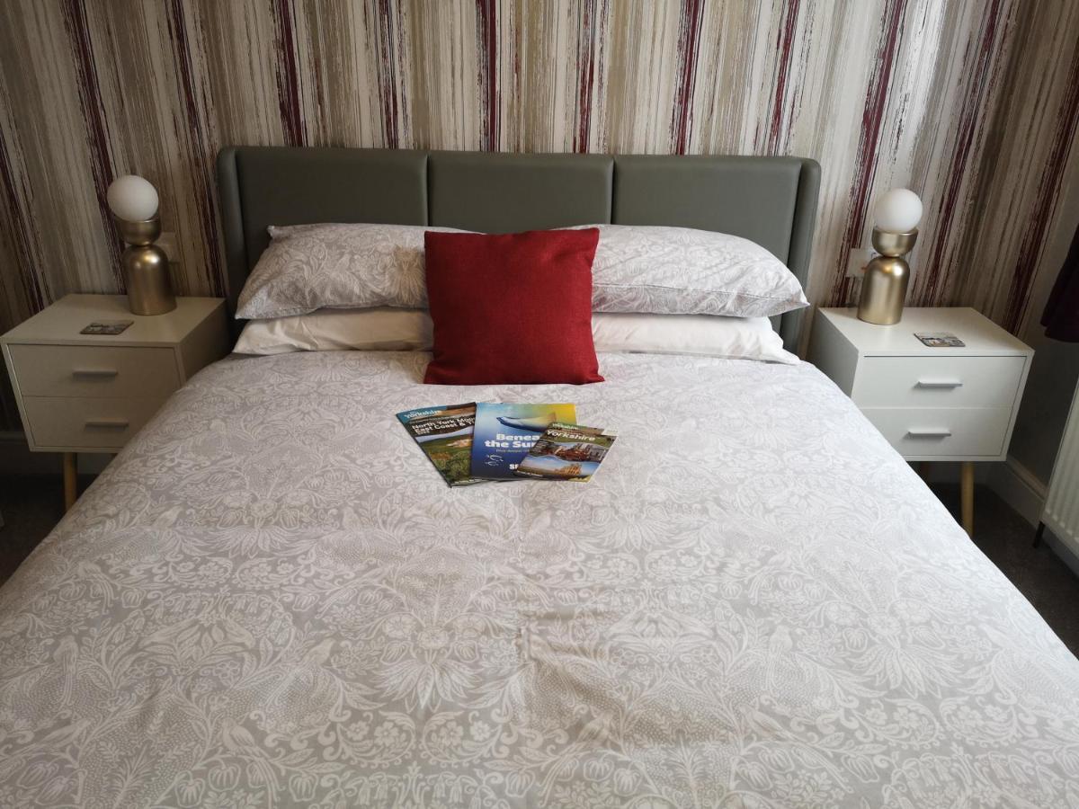 The Phoenix Guest House Скарбъро Екстериор снимка